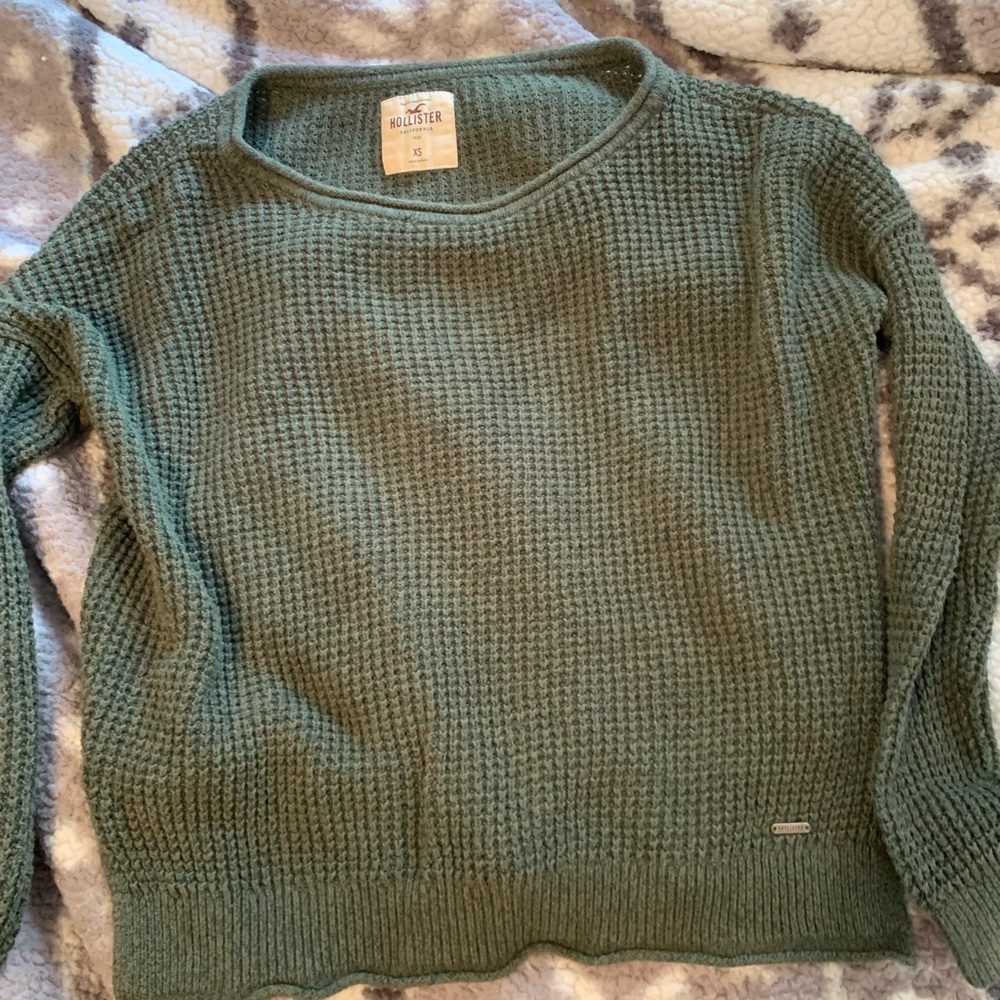 army green hollister sweater! ♡